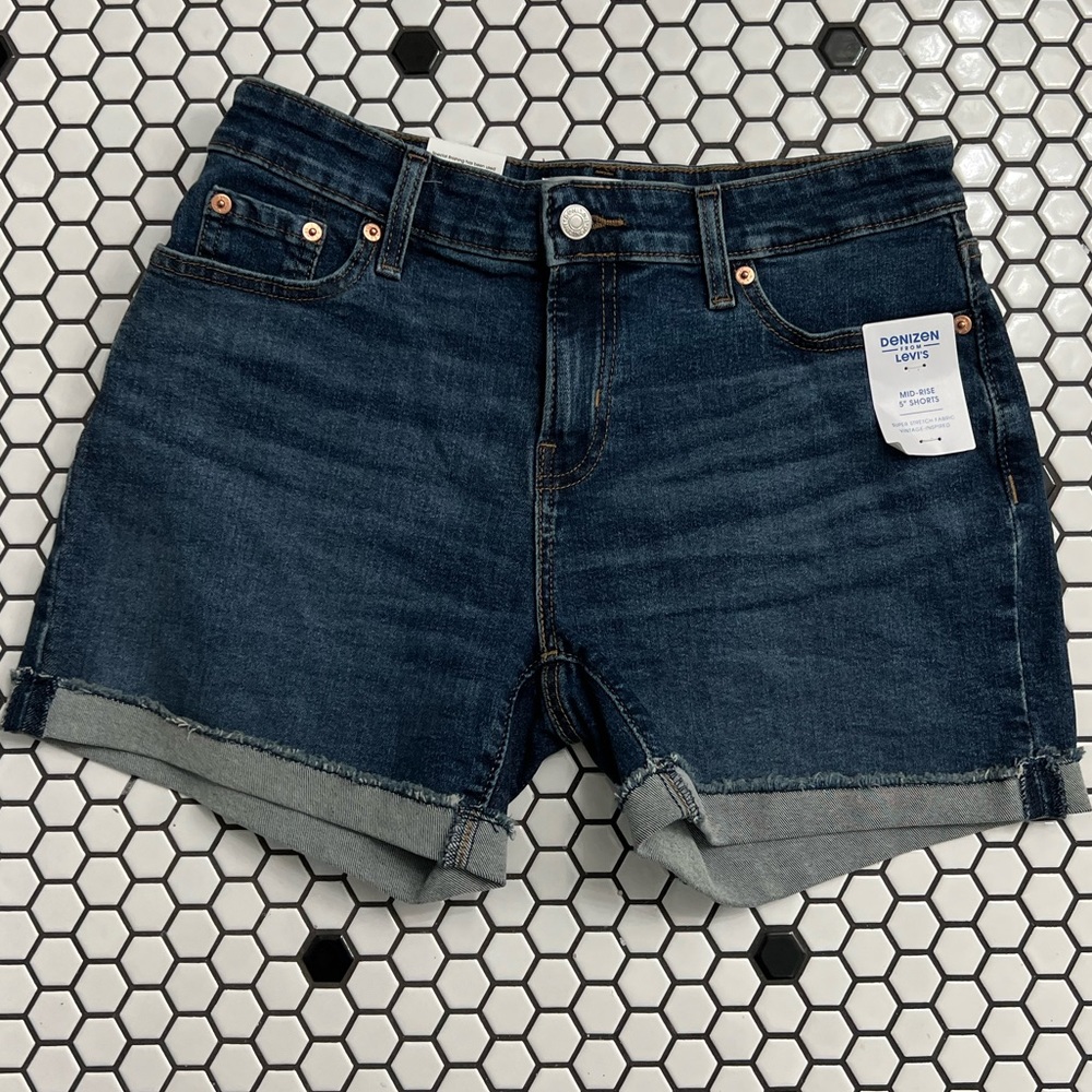 NWT denizen Levi’s shorts size 4 or 27
